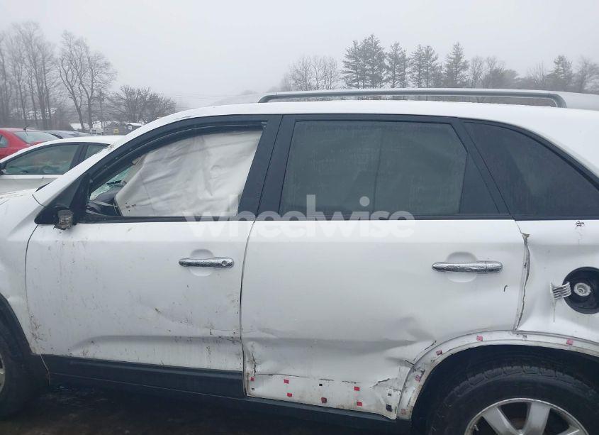 Photo 15 of 2013 Kia Sorento LX (VIN 5XYKT3A69DG386390)