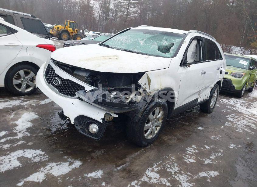 Photo 2 of 2013 Kia Sorento LX (VIN 5XYKT3A69DG386390)