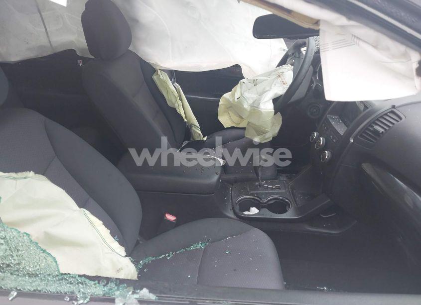 Photo 5 of 2013 Kia Sorento LX (VIN 5XYKT3A69DG386390)