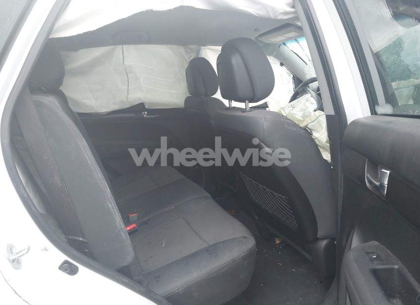 Photo 8 of 2013 Kia Sorento LX (VIN 5XYKT3A69DG386390)