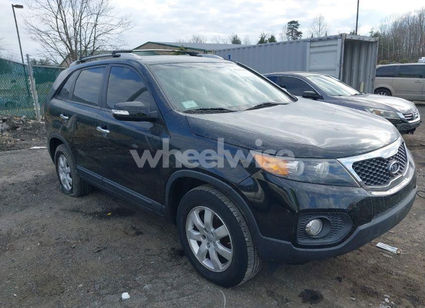 2013 Kia Sorento LX (VIN 5XYKT3A69DG416424) main photo