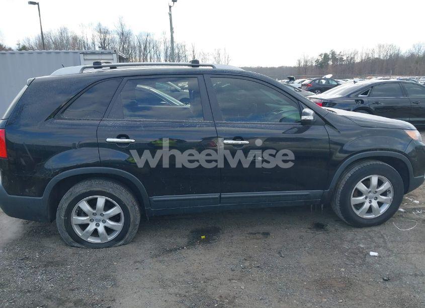 Photo 13 of 2013 Kia Sorento LX (VIN 5XYKT3A69DG416424)