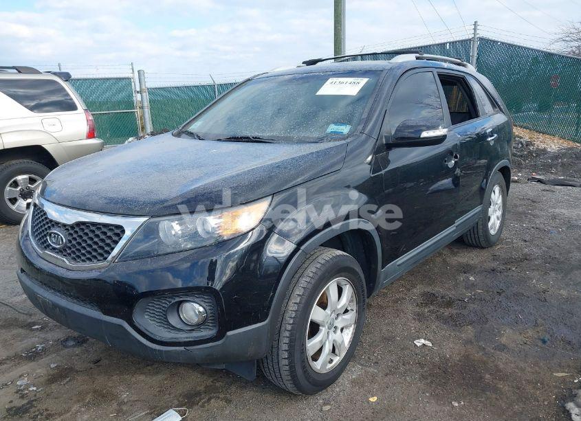 Photo 2 of 2013 Kia Sorento LX (VIN 5XYKT3A69DG416424)