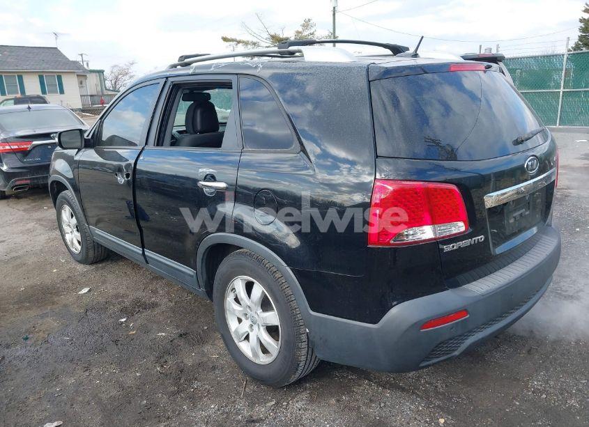 Photo 3 of 2013 Kia Sorento LX (VIN 5XYKT3A69DG416424)