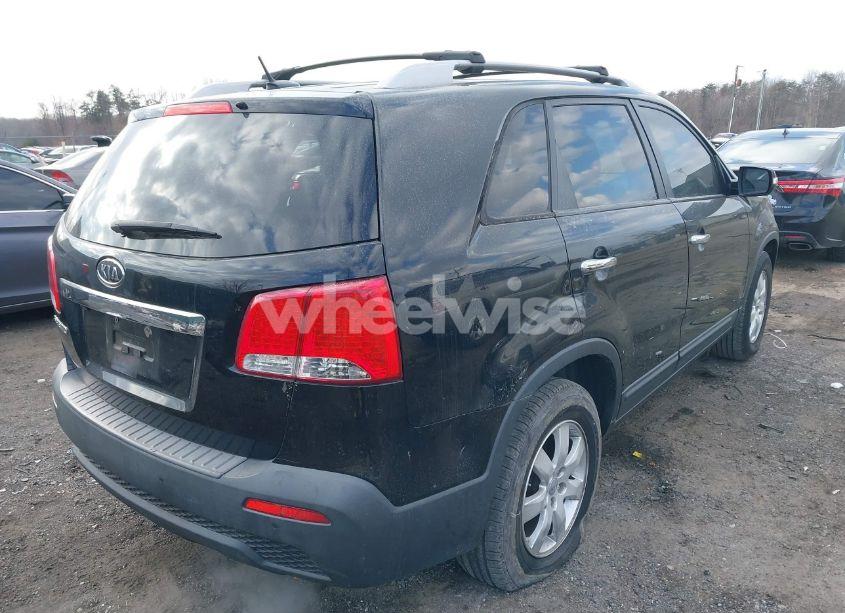 Photo 4 of 2013 Kia Sorento LX (VIN 5XYKT3A69DG416424)