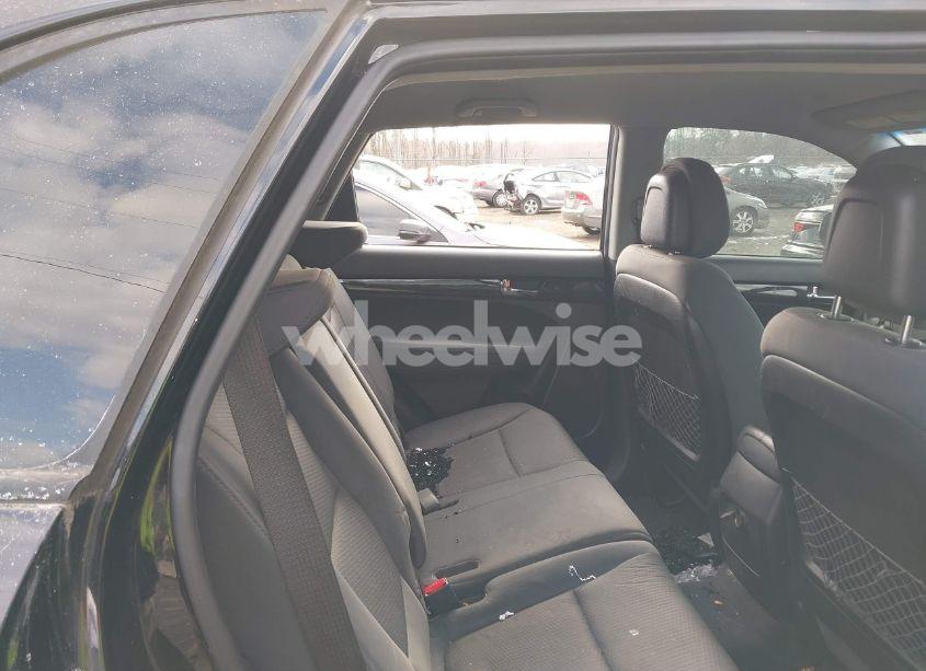 Photo 8 of 2013 Kia Sorento LX (VIN 5XYKT3A69DG416424)