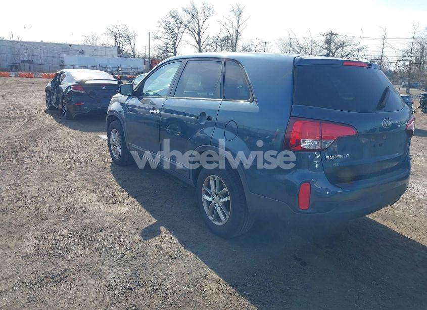 Photo 3 of 2014 Kia Sorento LX (VIN 5XYKT3A69EG431054)