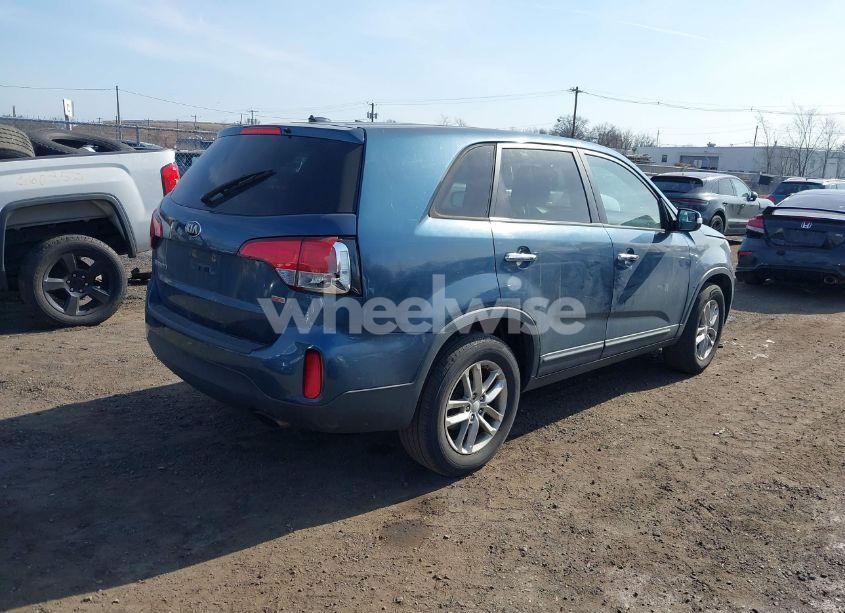 Photo 4 of 2014 Kia Sorento LX (VIN 5XYKT3A69EG431054)