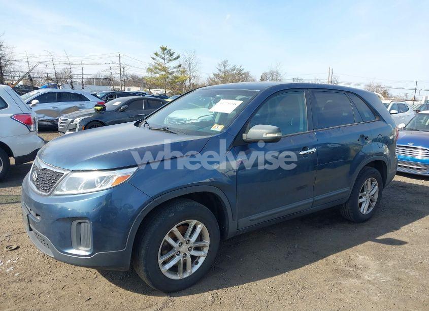 Photo 6 of 2014 Kia Sorento LX (VIN 5XYKT3A69EG431054)