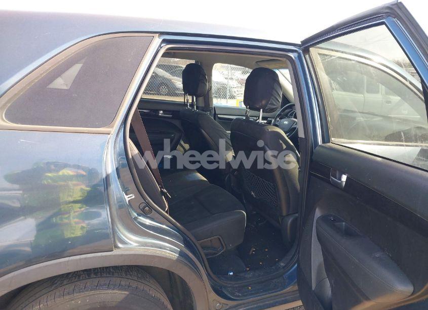 Photo 8 of 2014 Kia Sorento LX (VIN 5XYKT3A69EG431054)