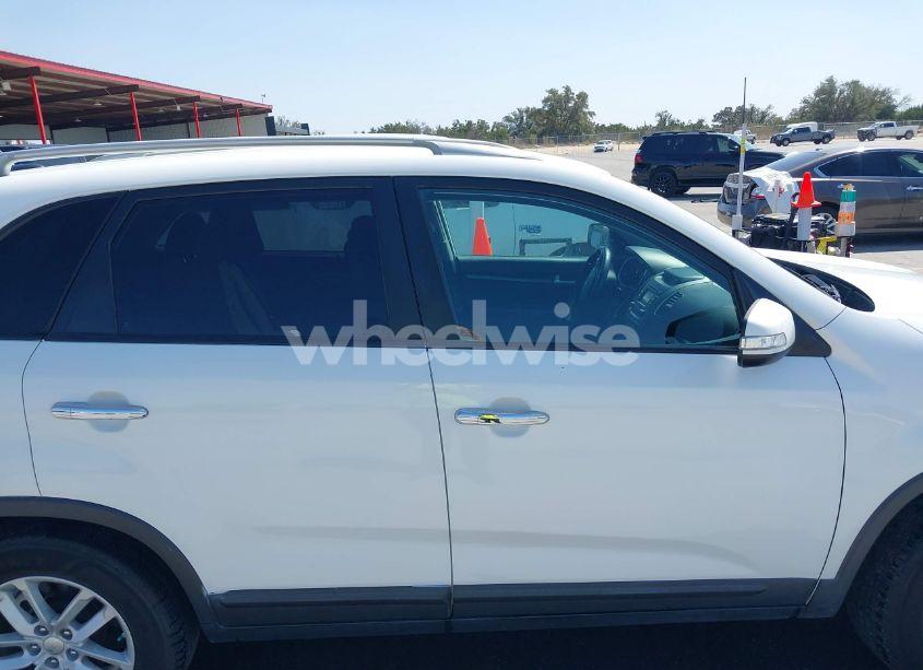 Photo 13 of 2014 Kia Sorento LX (VIN 5XYKT3A69EG435962)