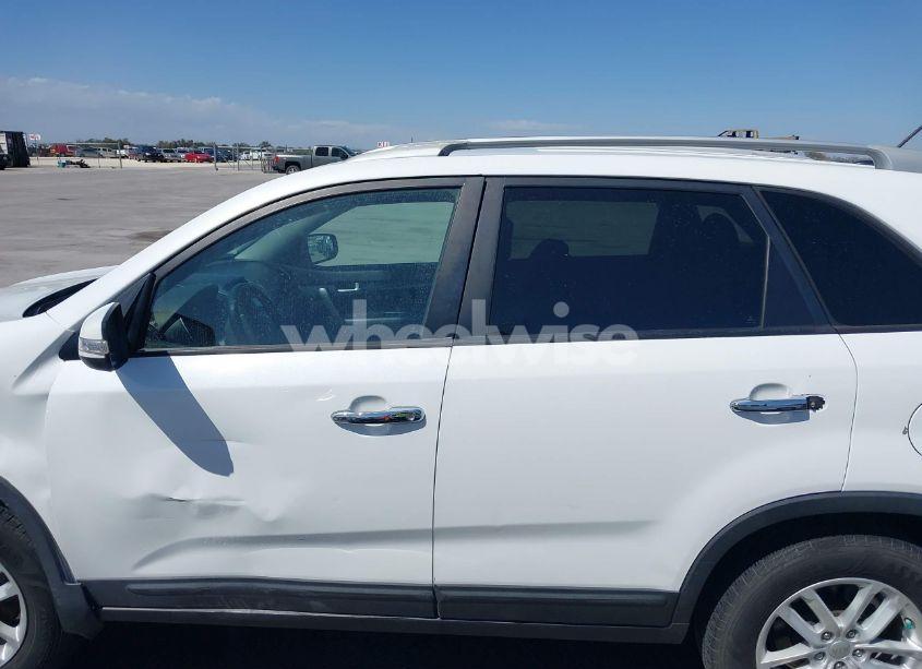 Photo 14 of 2014 Kia Sorento LX (VIN 5XYKT3A69EG435962)