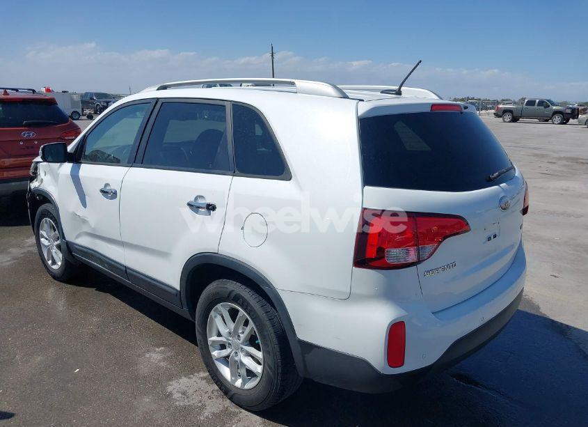Photo 3 of 2014 Kia Sorento LX (VIN 5XYKT3A69EG435962)
