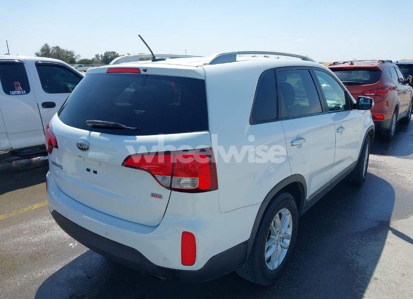 Photo 4 of 2014 Kia Sorento LX (VIN 5XYKT3A69EG435962)
