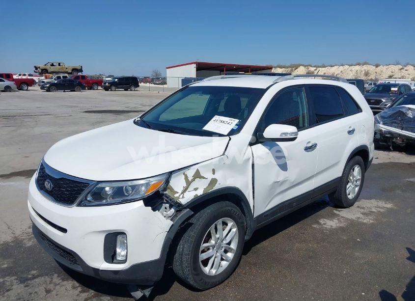 Photo 6 of 2014 Kia Sorento LX (VIN 5XYKT3A69EG435962)