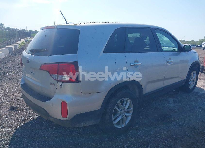 Photo 4 of 2014 Kia Sorento LX (VIN 5XYKT3A69EG460845)