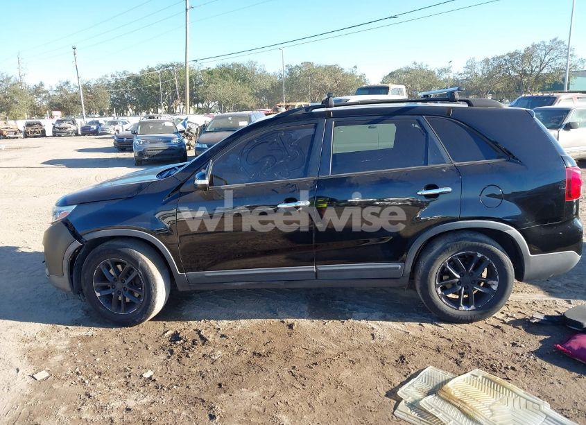 Photo 14 of 2014 Kia Sorento LX (VIN 5XYKT3A69EG475944)