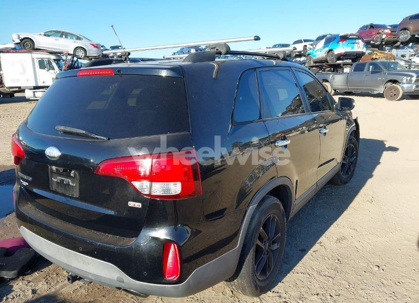 Photo 4 of 2014 Kia Sorento LX (VIN 5XYKT3A69EG475944)