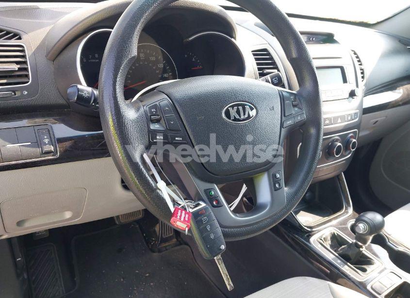 Photo 11 of 2014 Kia Sorento LX (VIN 5XYKT3A69EG480299)