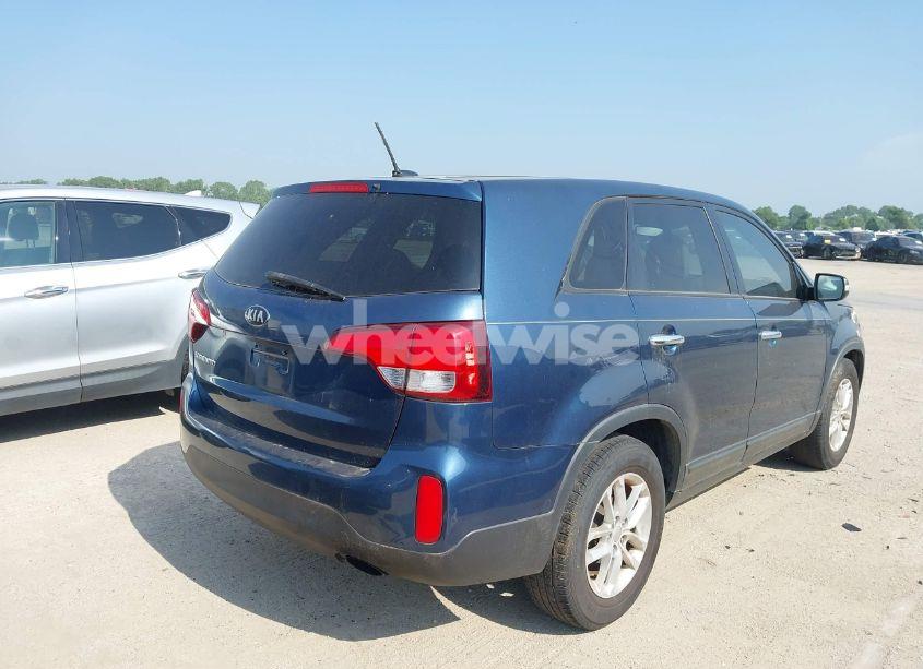 Photo 4 of 2014 Kia Sorento LX (VIN 5XYKT3A69EG480299)