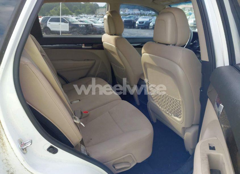 Photo 8 of 2014 Kia Sorento LX (VIN 5XYKT3A69EG486006)