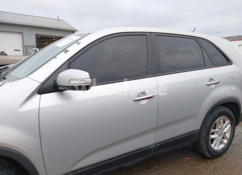 Photo 14 of 2014 Kia Sorento LX (VIN 5XYKT3A69EG487947)