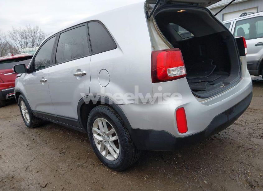 Photo 3 of 2014 Kia Sorento LX (VIN 5XYKT3A69EG487947)