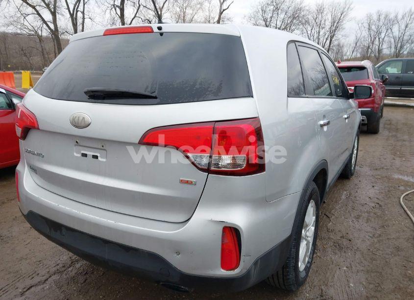 Photo 4 of 2014 Kia Sorento LX (VIN 5XYKT3A69EG487947)