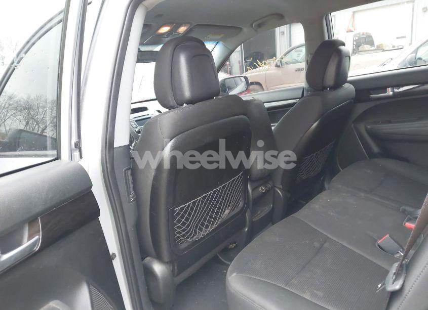 Photo 8 of 2014 Kia Sorento LX (VIN 5XYKT3A69EG487947)