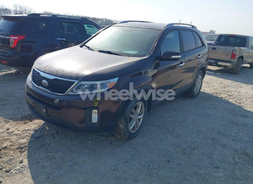 Photo 2 of 2014 Kia Sorento LX (VIN 5XYKT3A69EG499967)