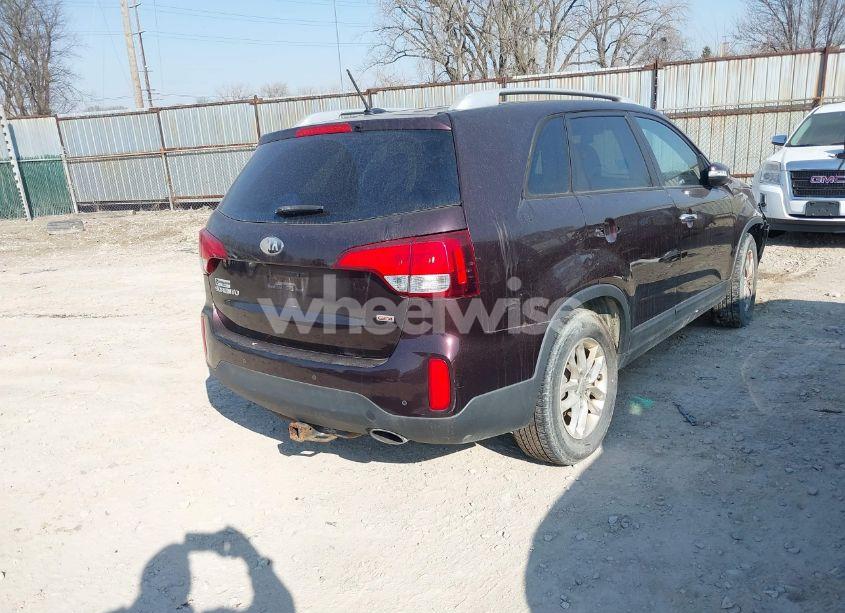 Photo 4 of 2014 Kia Sorento LX (VIN 5XYKT3A69EG499967)