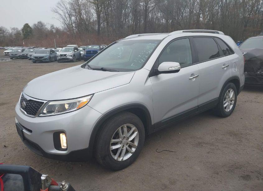 Photo 2 of 2014 Kia Sorento LX (VIN 5XYKT3A69EG507646)