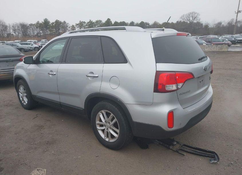 Photo 3 of 2014 Kia Sorento LX (VIN 5XYKT3A69EG507646)