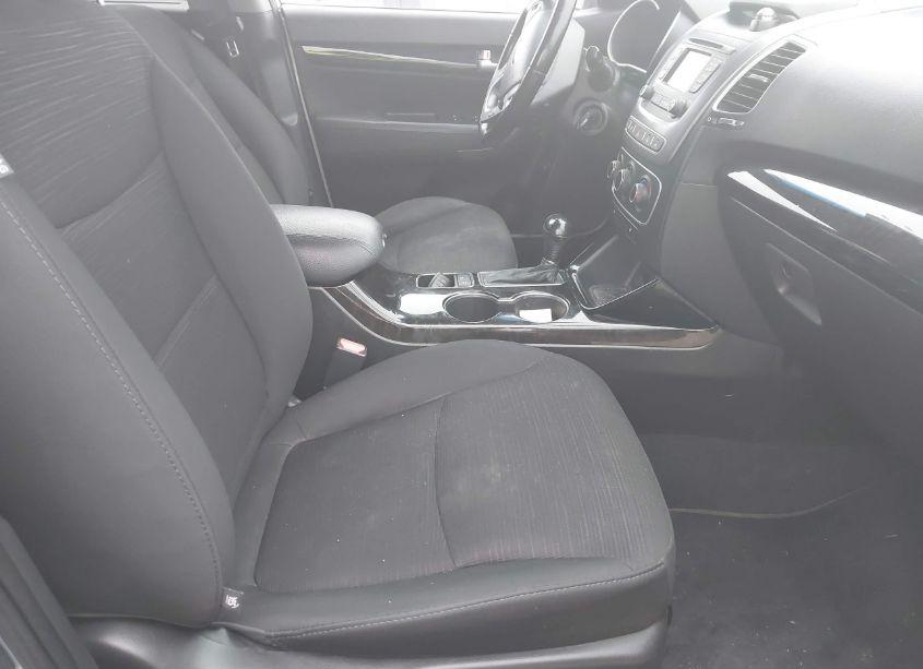 Photo 5 of 2014 Kia Sorento LX (VIN 5XYKT3A69EG507646)