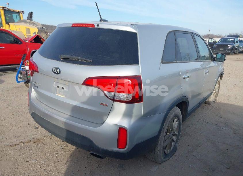Photo 4 of 2014 Kia Sorento LX (VIN 5XYKT3A69EG512216)