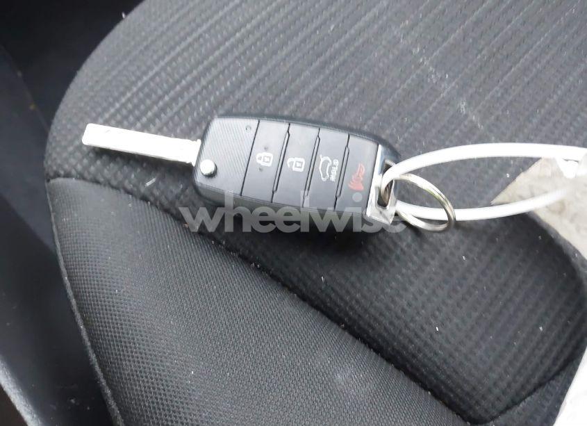 Photo 11 of 2014 Kia Sorento LX (VIN 5XYKT3A69EG522390)