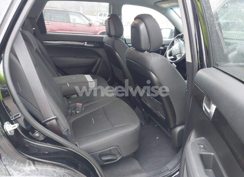 Photo 8 of 2014 Kia Sorento LX (VIN 5XYKT3A69EG522390)