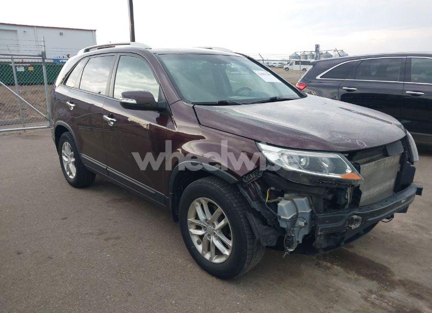 2015 Kia Sorento LX (VIN 5XYKT3A69FG558923) main photo