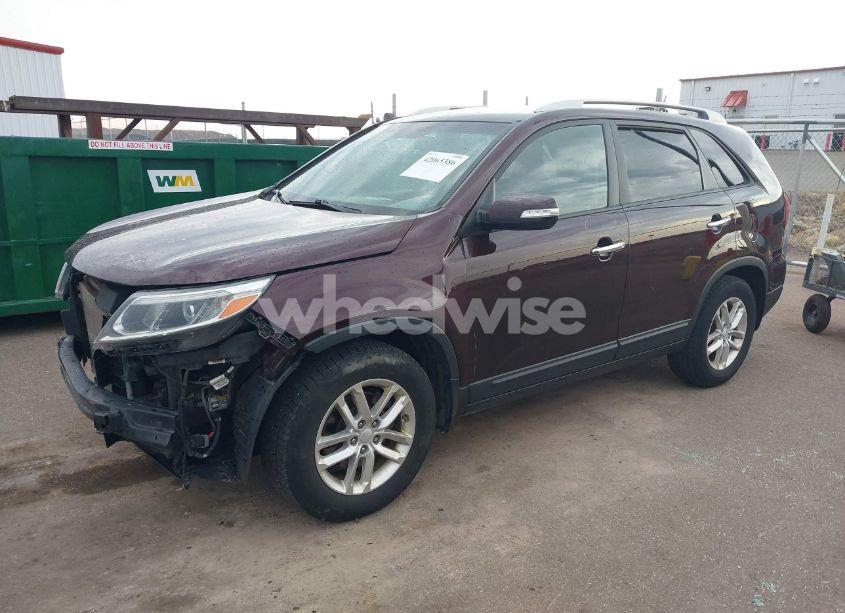 Photo 2 of 2015 Kia Sorento LX (VIN 5XYKT3A69FG558923)