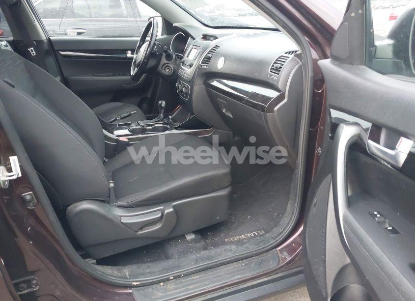 Photo 5 of 2015 Kia Sorento LX (VIN 5XYKT3A69FG558923)