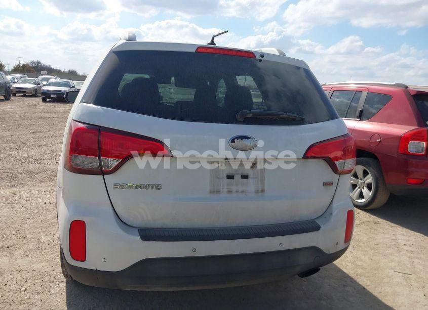 Photo 16 of 2015 Kia Sorento LX (VIN 5XYKT3A69FG565497)