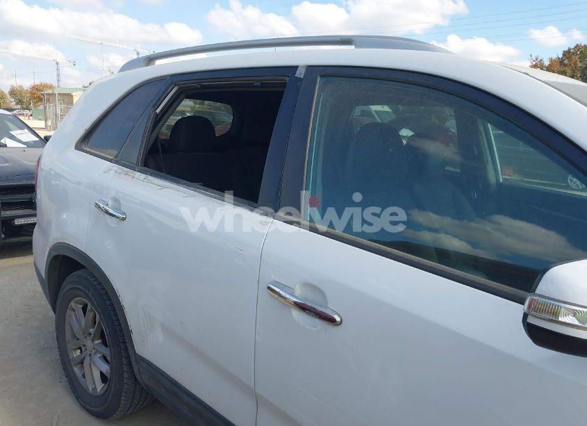 Photo 6 of 2015 Kia Sorento LX (VIN 5XYKT3A69FG565497)