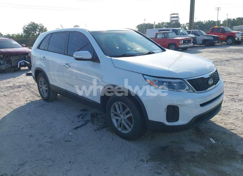 2015 Kia Sorento LX (VIN 5XYKT3A69FG575172) main photo