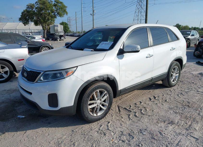 Photo 2 of 2015 Kia Sorento LX (VIN 5XYKT3A69FG575172)