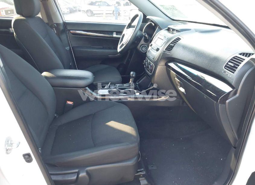 Photo 5 of 2015 Kia Sorento LX (VIN 5XYKT3A69FG575172)