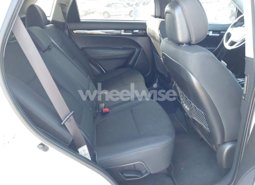 Photo 8 of 2015 Kia Sorento LX (VIN 5XYKT3A69FG575172)