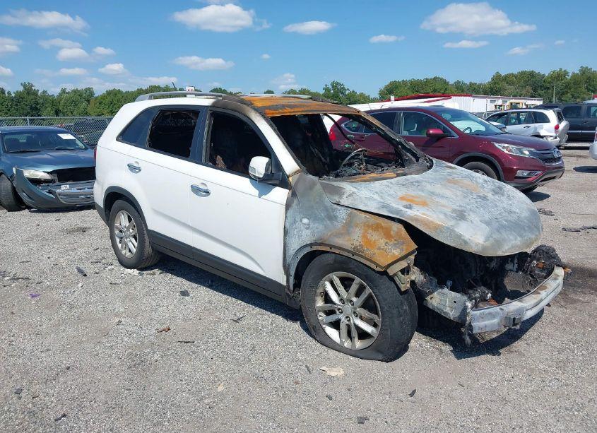 2015 Kia Sorento LX (VIN 5XYKT3A69FG661906) main photo