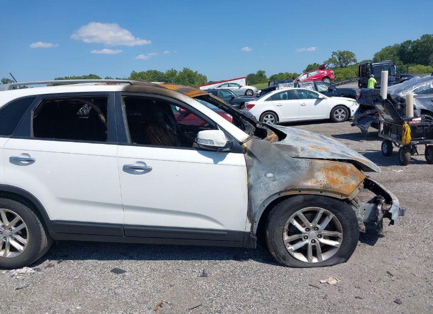 Photo 12 of 2015 Kia Sorento LX (VIN 5XYKT3A69FG661906)