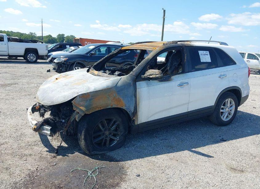 Photo 6 of 2015 Kia Sorento LX (VIN 5XYKT3A69FG661906)