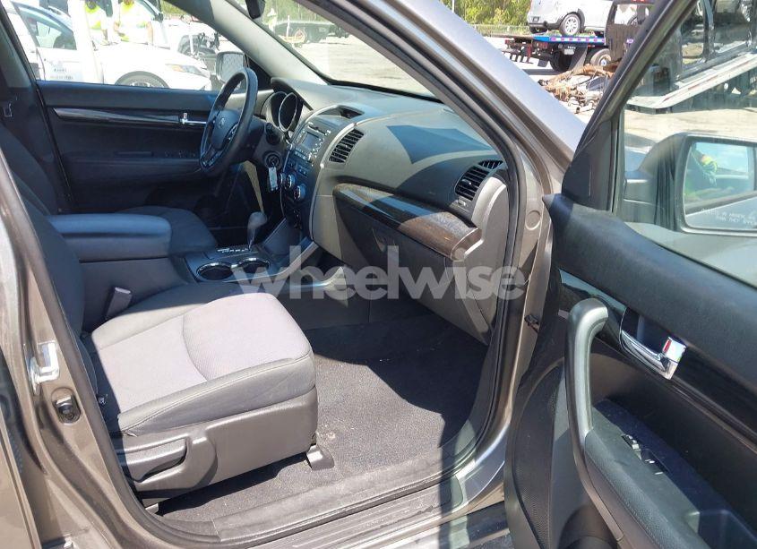 Photo 5 of 2012 Kia Sorento LX (VIN 5XYKT3A6XCG199254)